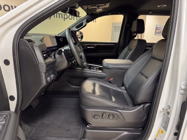 Used 2025 Chevrolet Suburban Z71 AWD/4WD image 8