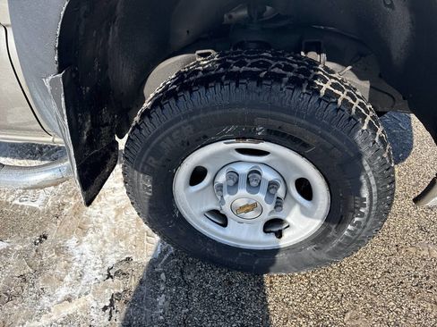 Used 2003 Chevrolet Silverado 2500 2WD Crew Cab image 25