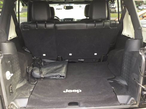 Used 2016 Jeep Wrangler Unlimited Sahara AWD/4WD image 16