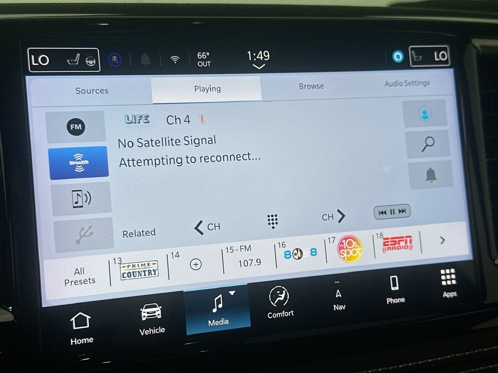Used 2025 Chrysler Pacifica Limited FWD image 34