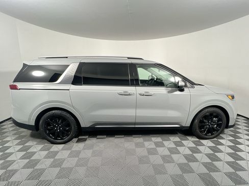 Used 2023 Kia Carnival SX Prestige FWD image 2