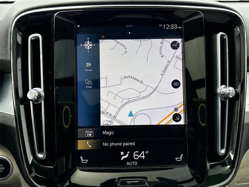 Used 2020 Volvo XC40 T5 Momentum w/ Protection Package Premier image 13