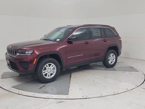 New 2025 Jeep Grand Cherokee Laredo image 7