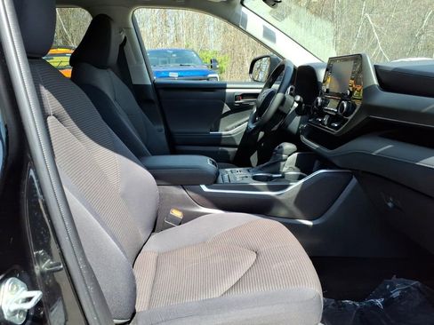 Used 2022 Toyota Highlander L AWD/4WD image 10