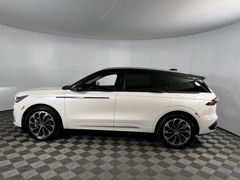 Used 2024 Lincoln Nautilus Reserve w/ Equipment Group 202A image 9