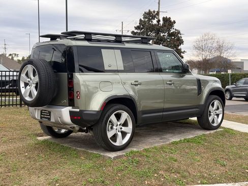 Used 2023 Land Rover Defender 110 image 4