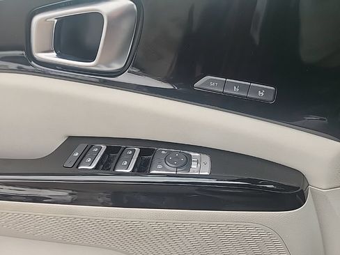 Certified 2024 Kia Carnival SX Prestige FWD image 25