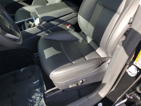 Used 2024 Tesla Model Y Performance image 19