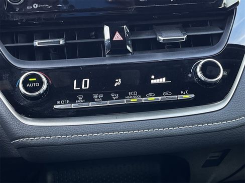 Used 2020 Toyota Corolla SE image 18