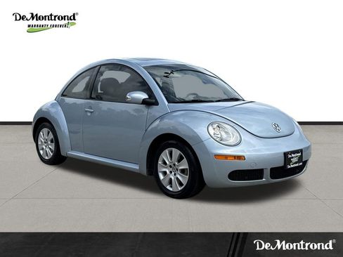 Used 2010 Volkswagen Beetle Coupe image 1
