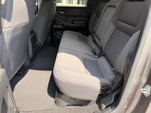 Used 2025 Nissan Frontier SV AWD/4WD image 10