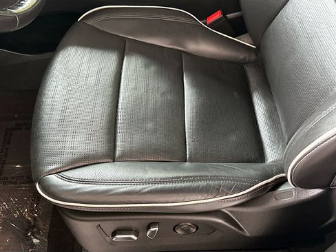 Used 2022 Cadillac Escalade Premium Luxury w/ Performance Package AWD/4WD image 20