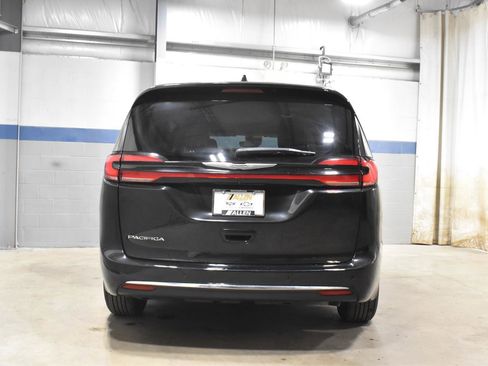 Used 2023 Chrysler Pacifica Touring-L FWD image 25