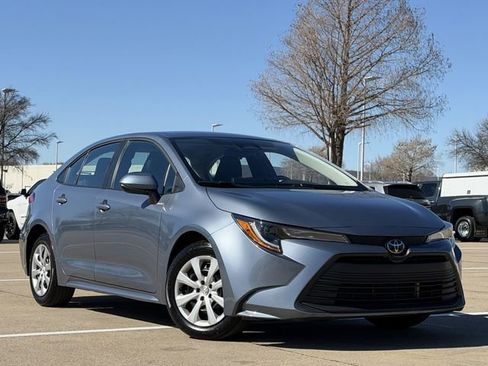 Certified 2025 Toyota Corolla LE image 2