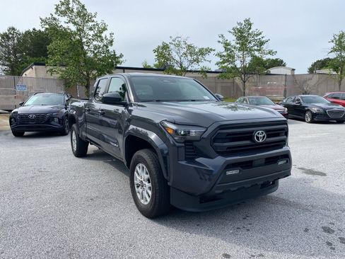 Used 2024 Toyota Tacoma SR5 AWD/4WD image 8