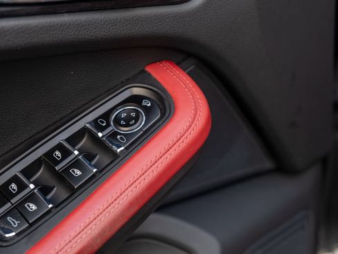 Certified 2023 Porsche Macan AWD/4WD image 41