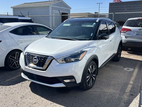 Used 2019 Nissan Kicks SR FWD image 2