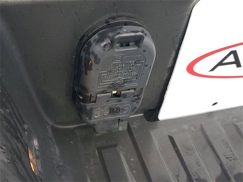 Used 2019 GMC Canyon SLE w/ Elevation Edition image 8