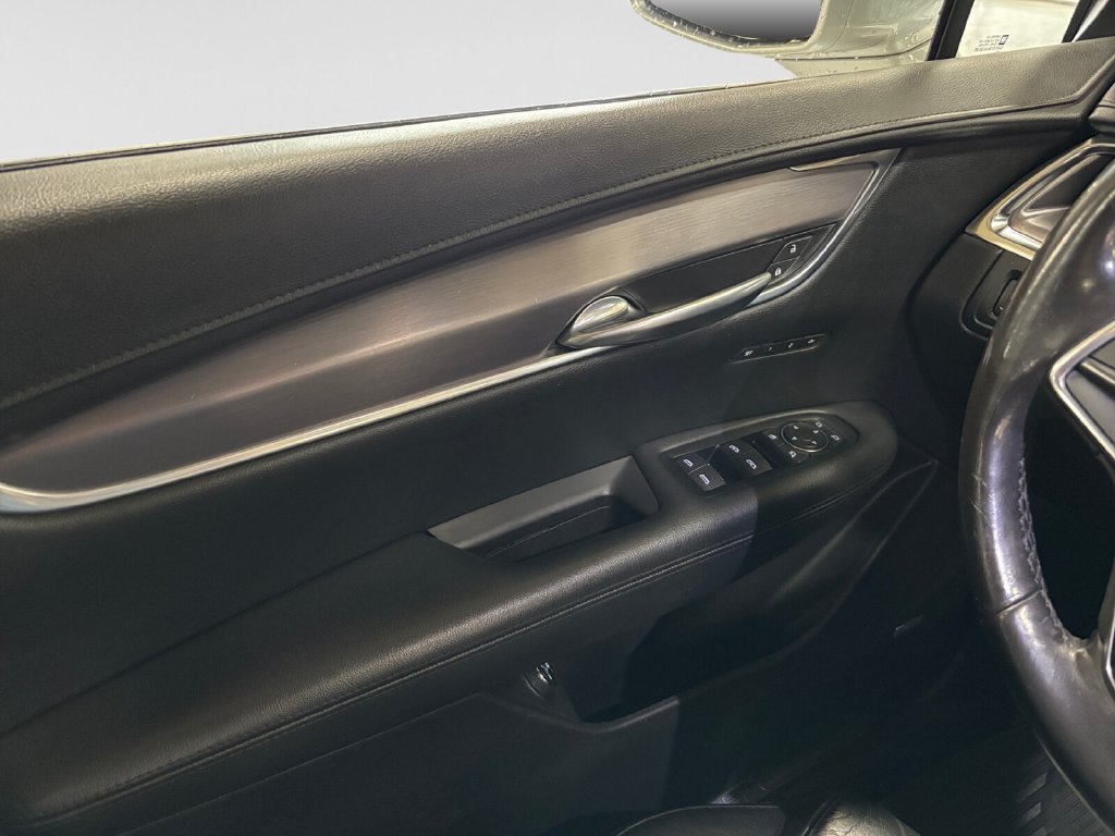 Used 2018 Cadillac XT5 Luxury w/ Driver Awareness Package FWD image 17