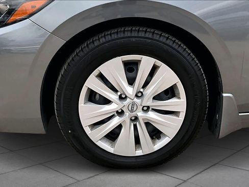 Used 2024 Nissan Sentra S image 9