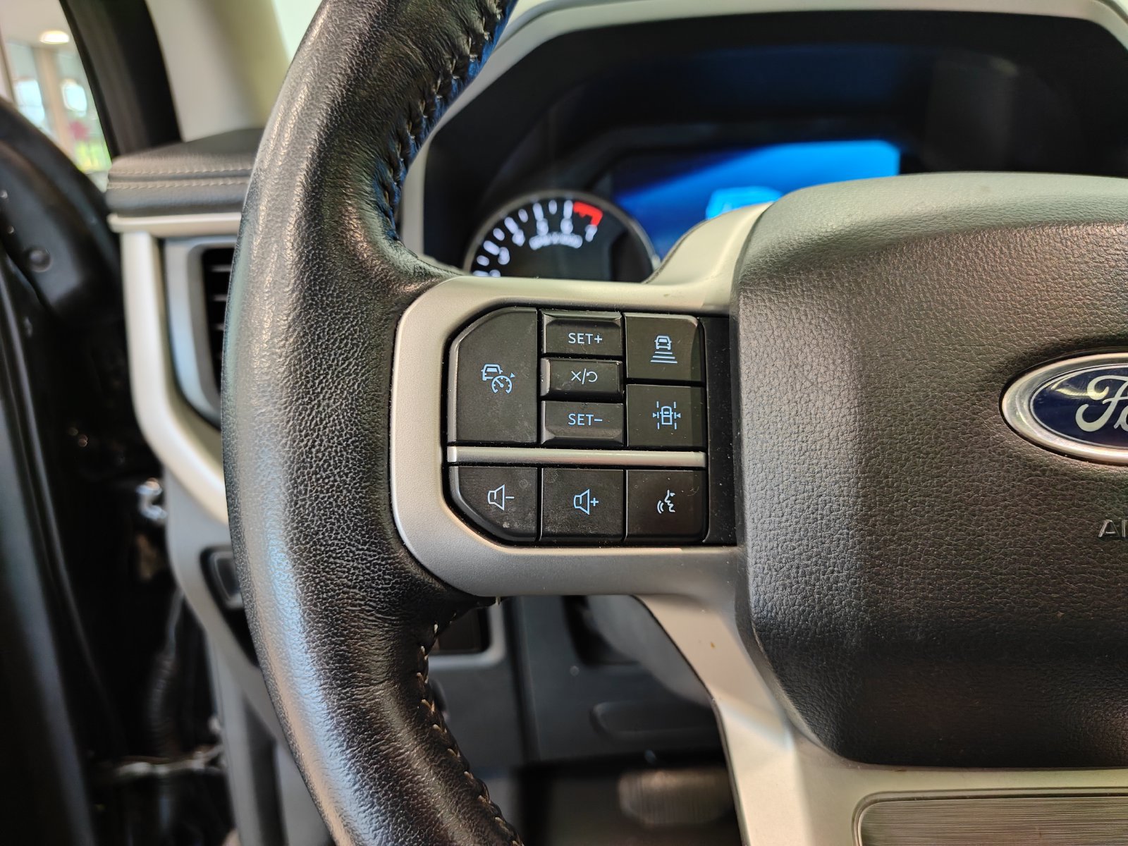 Used 2023 Ford Expedition XLT AWD/4WD image 23