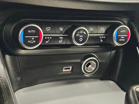 Used 2018 Alfa Romeo Stelvio AWD w/ Cold Weather Package image 8