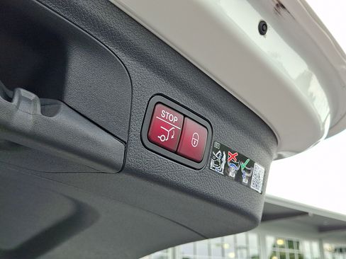 Certified 2026 Mercedes-Benz GLE 450 4MATIC image 31