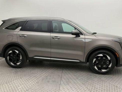 Used 2025 Kia Sorento EX image 9