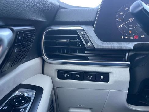 Used 2025 Kia Telluride SX image 13