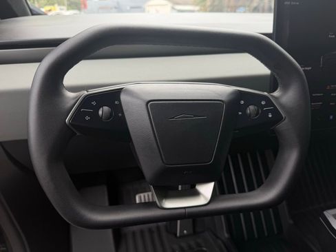 Used 2024 Tesla Cybertruck AWD Crew Cab image 18