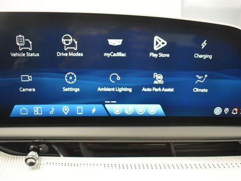Certified 2025 Cadillac Optiq Luxury 2 AWD/4WD image 21