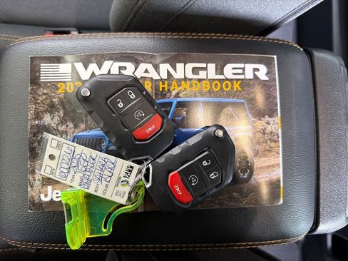 Used 2025 Jeep Wrangler Unlimited Sahara w/ Safety Group image 33