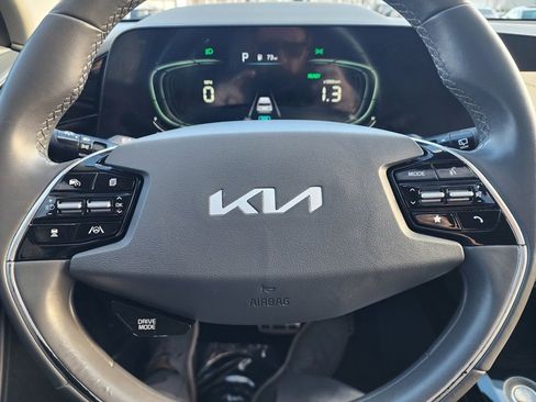 Used 2023 Kia Niro EX Touring image 18