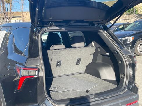 Used 2025 Chevrolet Equinox LT image 30