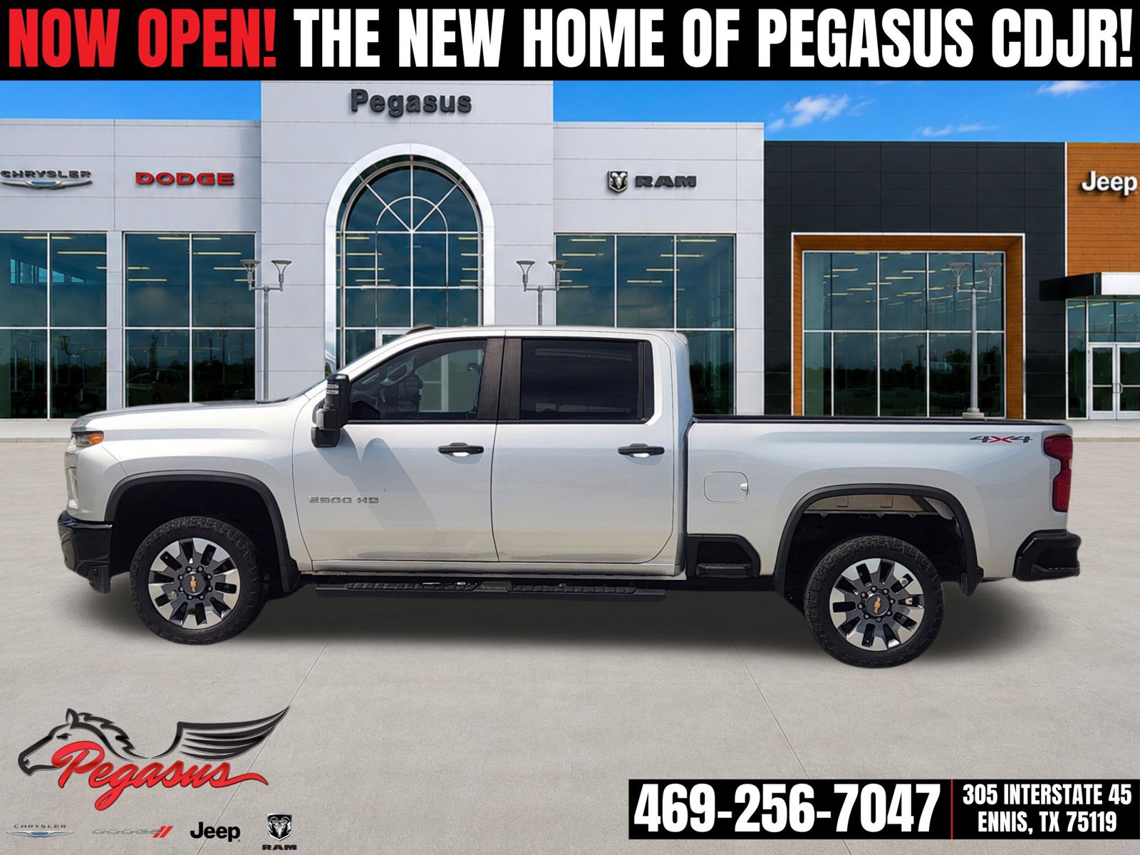 Used 2022 Chevrolet Silverado 2500 Custom w/ Custom Value Package AWD/4WD image 3