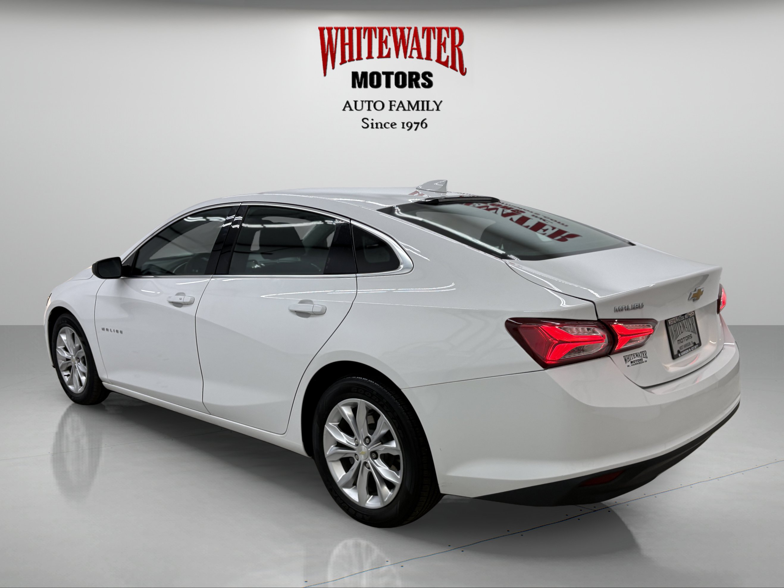 Used 2019 Chevrolet Malibu LT FWD image 2