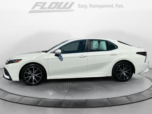 Used 2023 Toyota Camry SE FWD image 5
