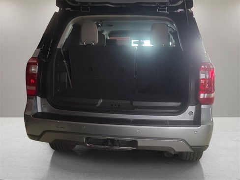 Used 2020 Ford Expedition XLT image 12