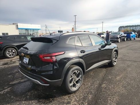 New 2026 Chevrolet Trax LT w/ Driver Confidence Package FWD image 12