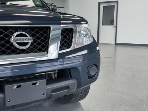 Used 2019 Nissan Frontier SV image 11