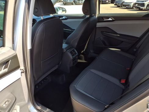 Certified 2023 Volkswagen Taos SE w/ Black Wheel Package FWD image 21