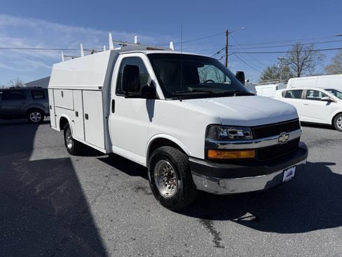 Used 2010 Chevrolet Express 3500 image 4
