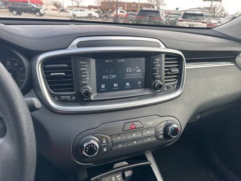 Used 2019 Kia Sorento LX image 15