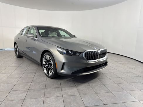 Certified 2025 BMW 530i RWD image 7