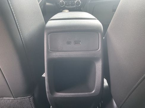 Used 2025 Chevrolet Trax LT w/ LT Convenience Package FWD image 11