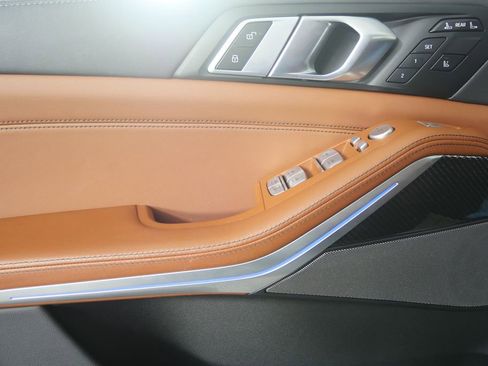 Certified 2025 BMW X7 M60i image 8