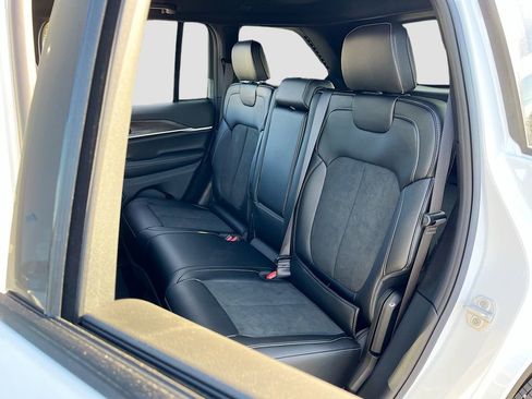 New 2026 Jeep Grand Cherokee Altitude RWD image 24