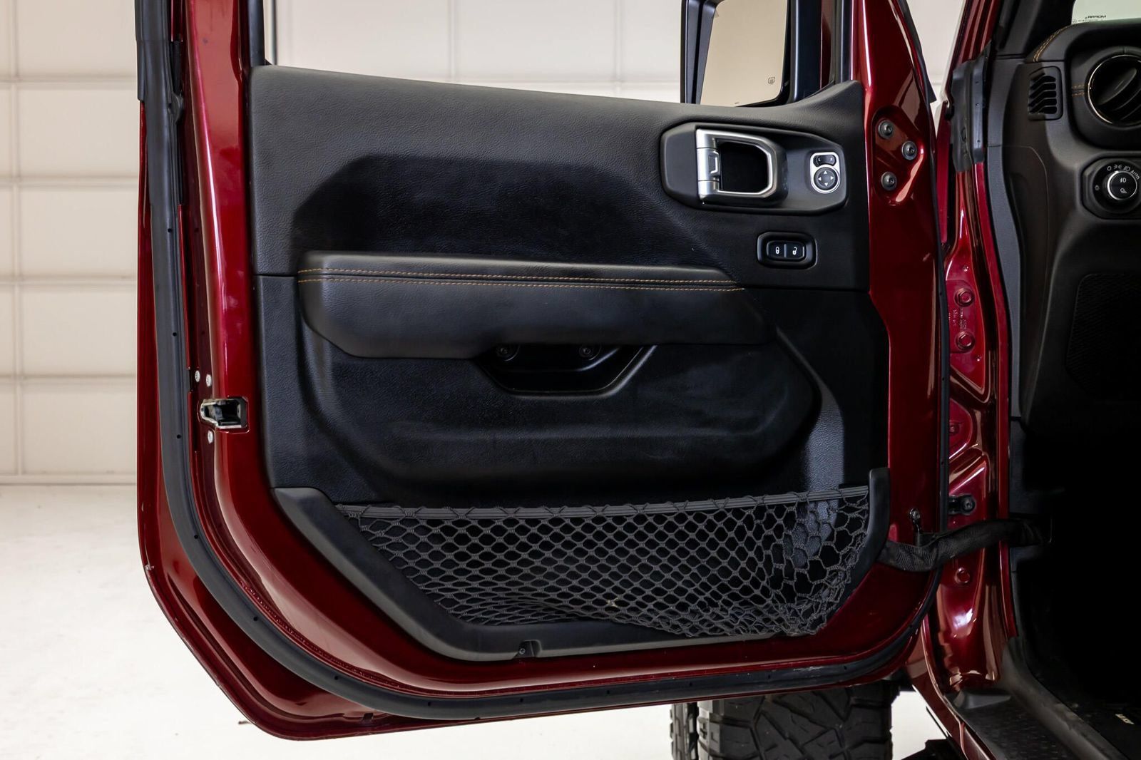 Used 2021 Jeep Gladiator Overland AWD/4WD image 34