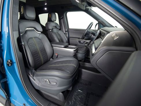 Used 2022 Rivian R1T Adventure image 28