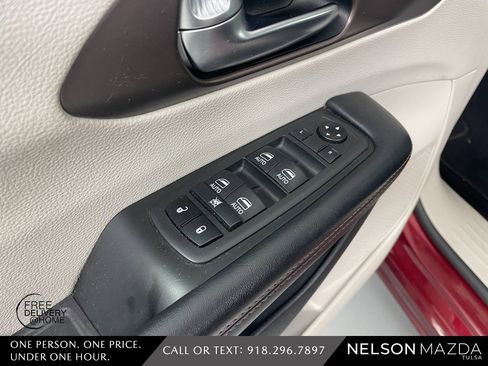 Used 2019 Chrysler Pacifica Touring-L Plus image 19
